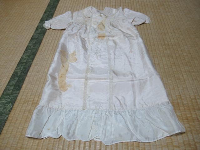 未使用（シミあり）昭和初期 大丸 赤ちゃんデザイン◆刺繍シルク製ベビードレス2点