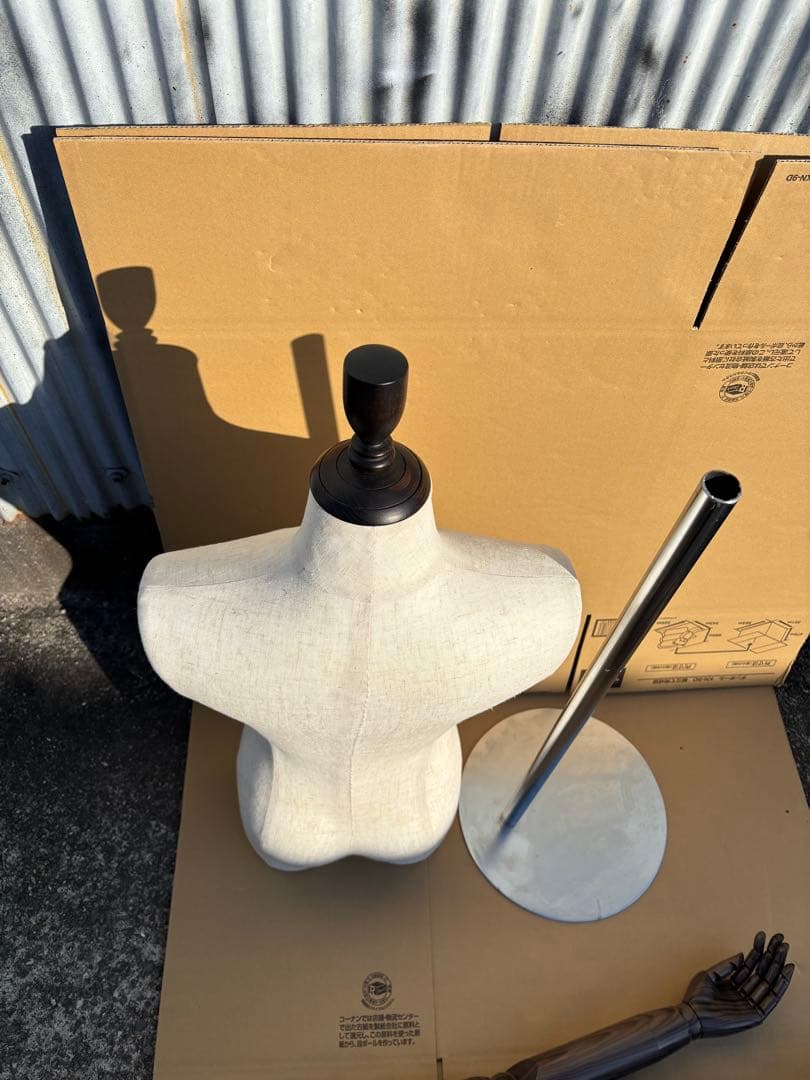 女性用 マネキン トルソー 可動式腕付きスタンド付きベージュ針打ち可