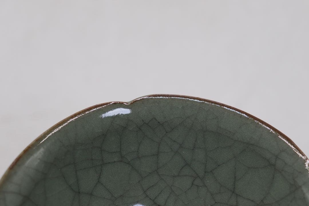 中国　青磁　花口碗　送料込み250930