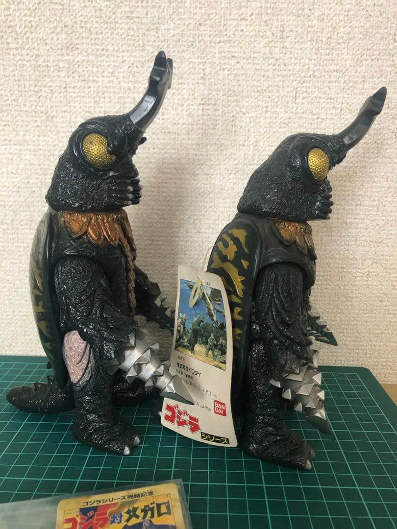バンダイ メガロタグ付き★歴代怪獣ボックス版　1989年バンダイJAPAN