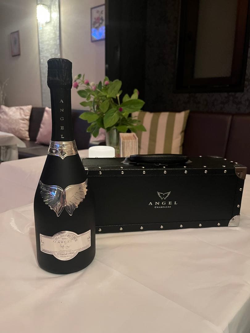限定在庫！エンジェルの黒！！究極のシャンパンで特別な瞬間を！！