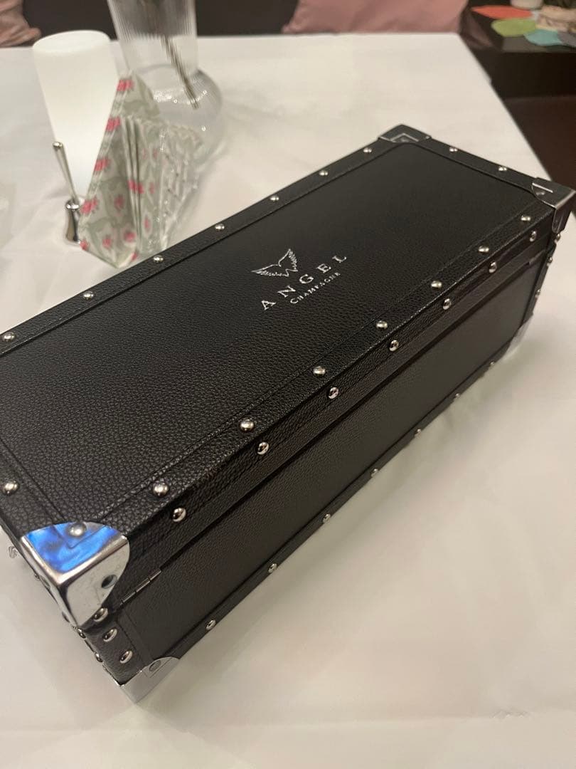 限定在庫！エンジェルの黒！！究極のシャンパンで特別な瞬間を！！