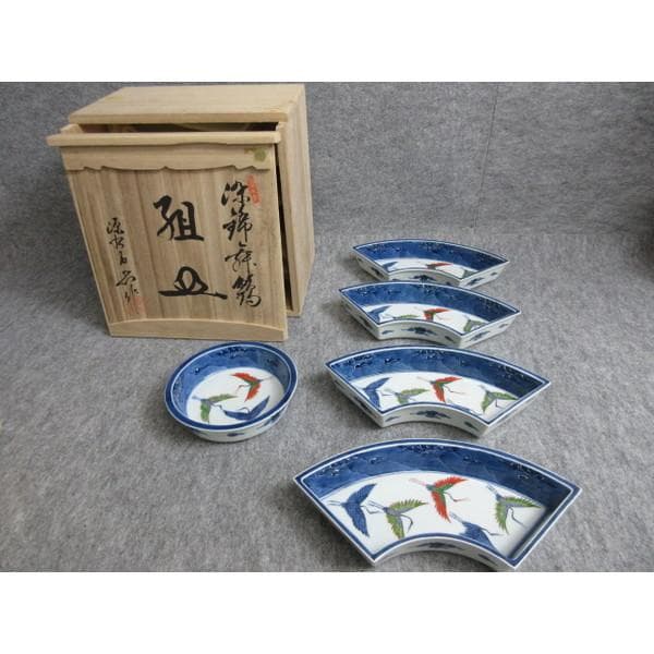 有田焼是木米窯源右衛門作染錦舞鶴文組皿共箱付き [B27255]