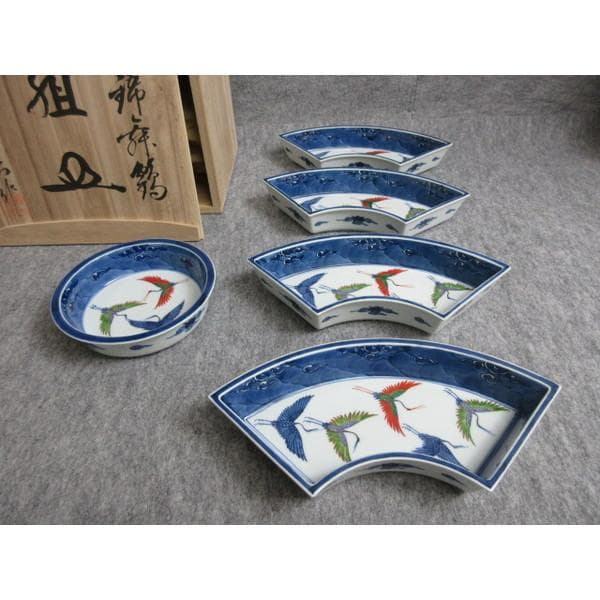 有田焼是木米窯源右衛門作染錦舞鶴文組皿共箱付き [B27255]