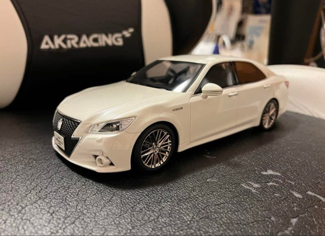 1/18 京商 samurai トヨタ クラウン アスリートホワイト