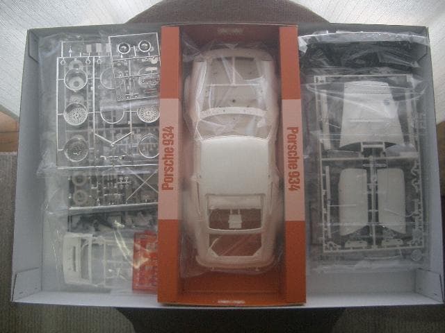 1/12タミヤ ポルシェ 934 イェーガーマイスター オプションデカール付き