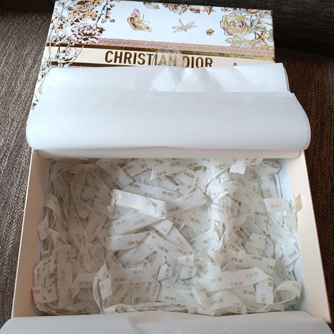 Diorマザーズデイ ディオールオリジナルポーチ　刺繍ポーチ　ノベルティ