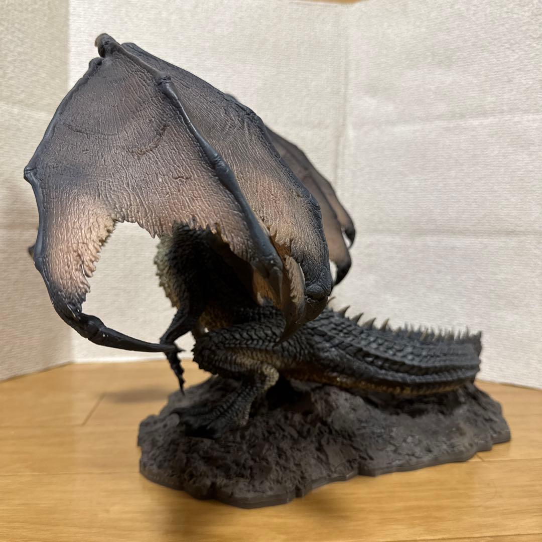 【黒龍　ミラボレアス】モンスターハンター CFB フィギュア