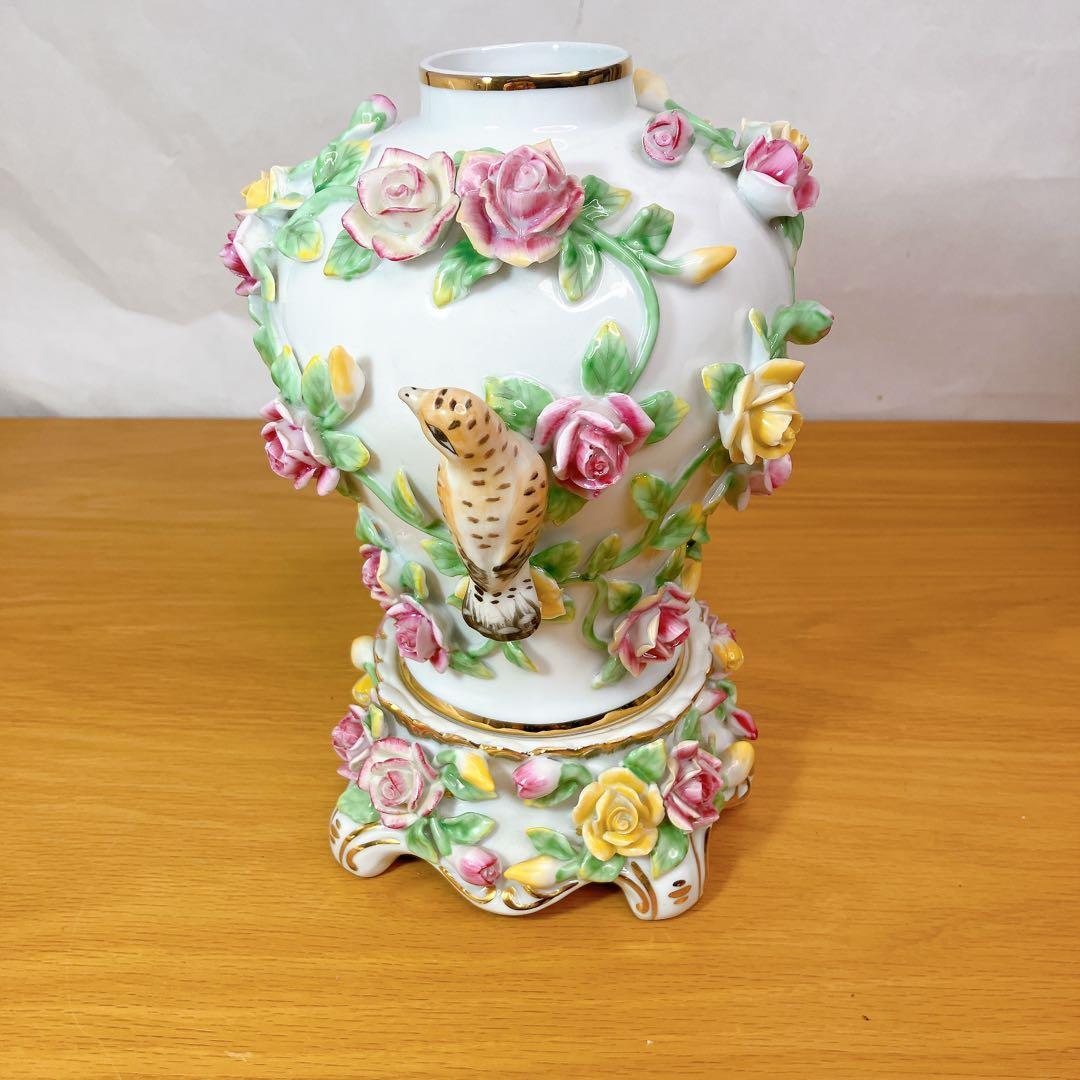 陶磁器 花瓶 鳥 フラワーモチーフ 立体装飾 金彩 アンティーク調