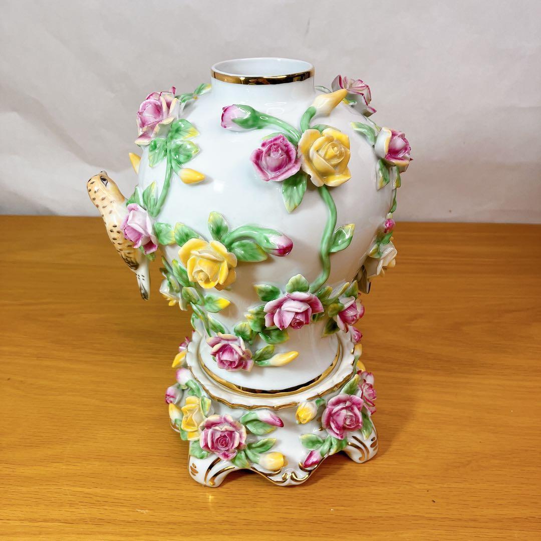 陶磁器 花瓶 鳥 フラワーモチーフ 立体装飾 金彩 アンティーク調