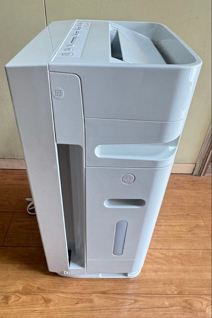 DAIKIN ダイキン　ストリーマ加湿空気清浄機　MCK70VKS-W ホワイト