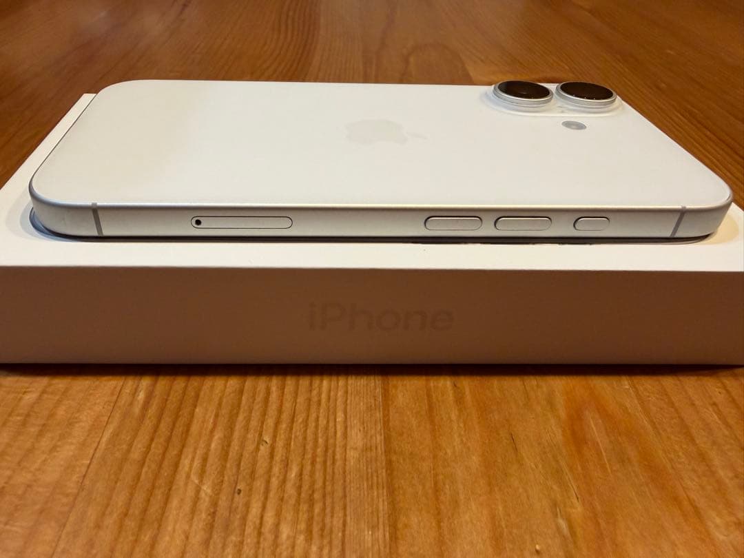 iPhone16 128GB ホワイト SIMフリー　保証付き　美品