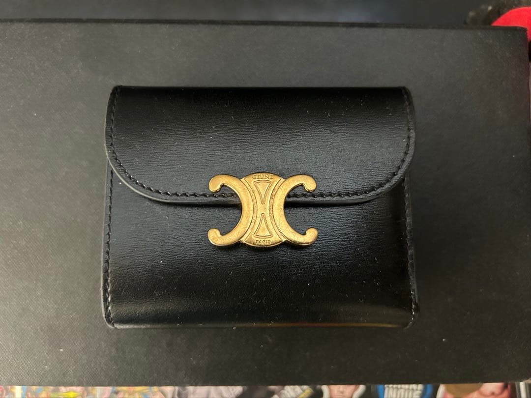 CELINEの三つ折り財布です