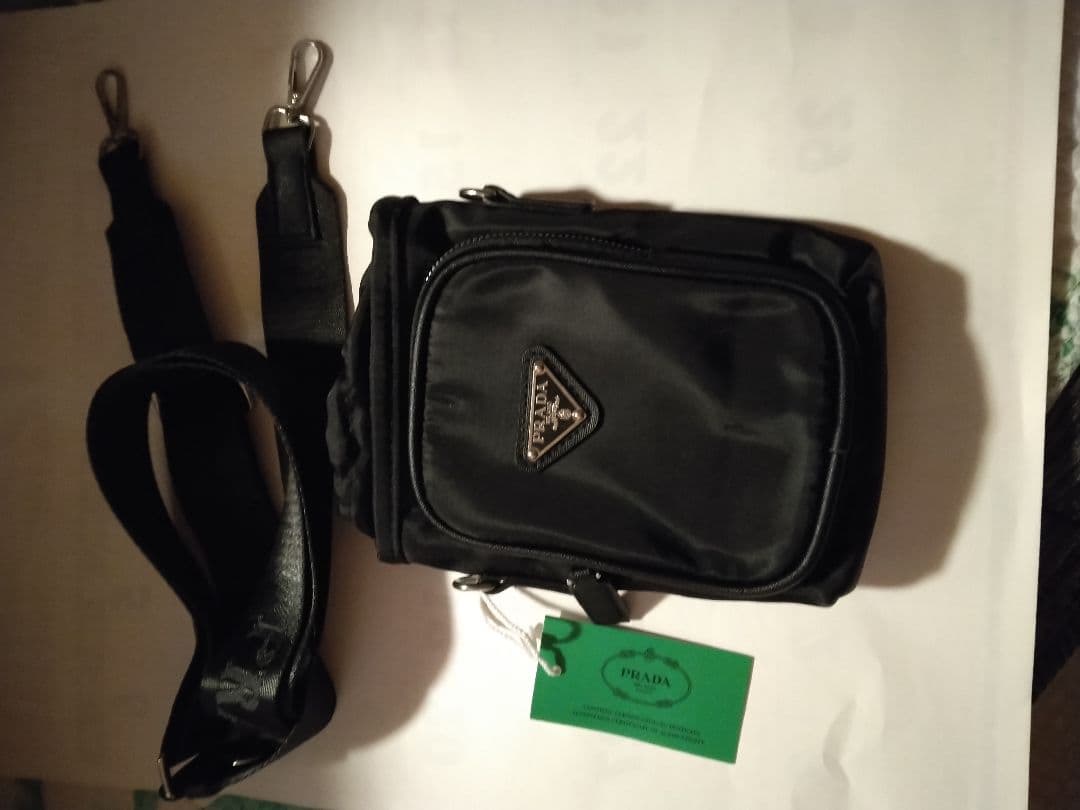 ＣＯＣＯです、プラダノベルティスマホショルダー新品未使用タグ付き、