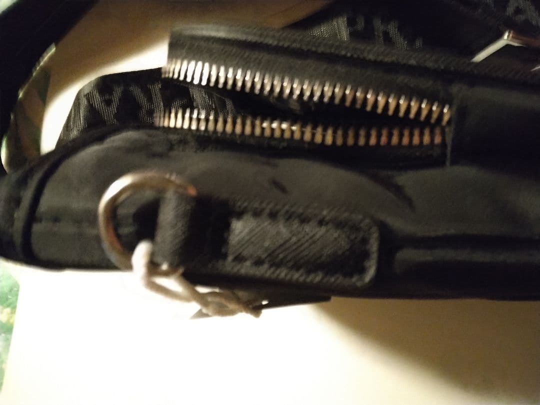 ＣＯＣＯです、プラダノベルティスマホショルダー新品未使用タグ付き、