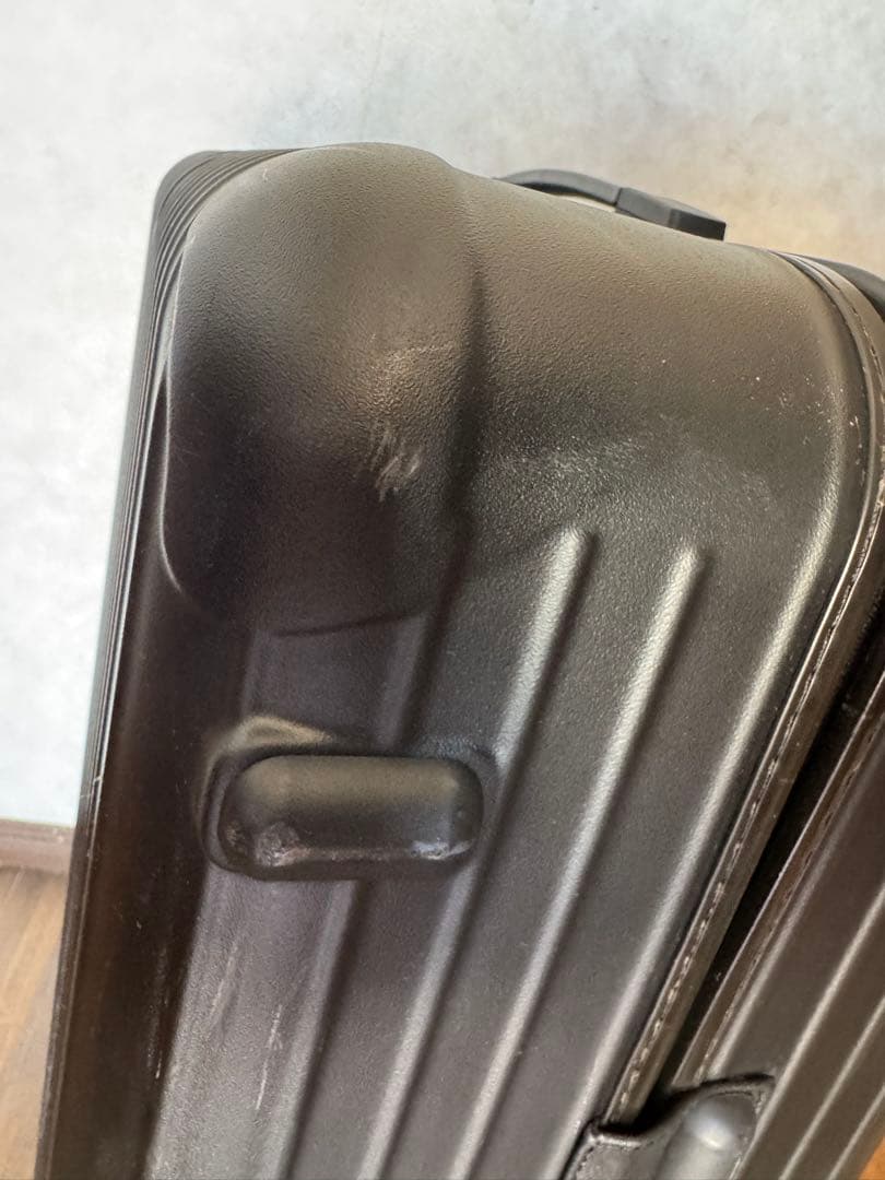 リモワ　サルサ　ブラックキャリーケース 4輪 ダイヤルロック