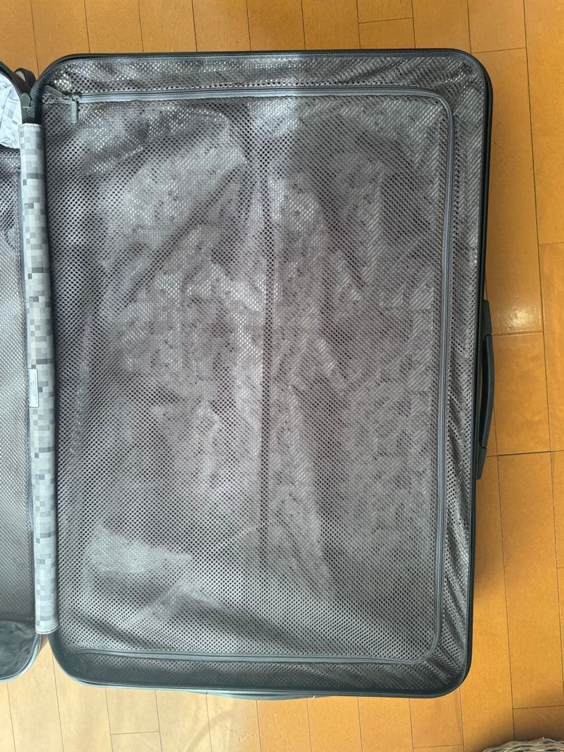 リモワ　サルサ　ブラックキャリーケース 4輪 ダイヤルロック