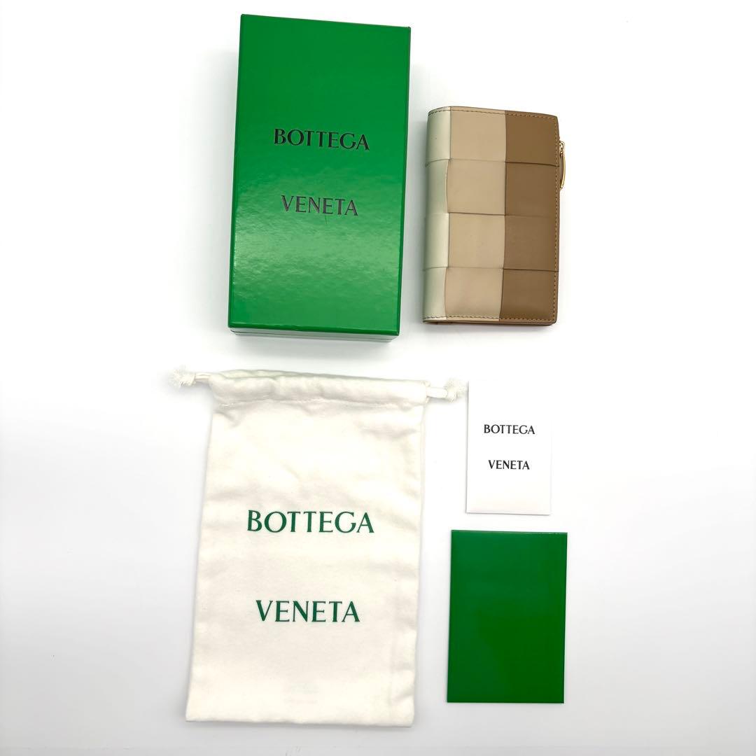 未使用級・日本限定色 ボッテガヴェネタ 二つ折り財布 カセット マキシイントレ