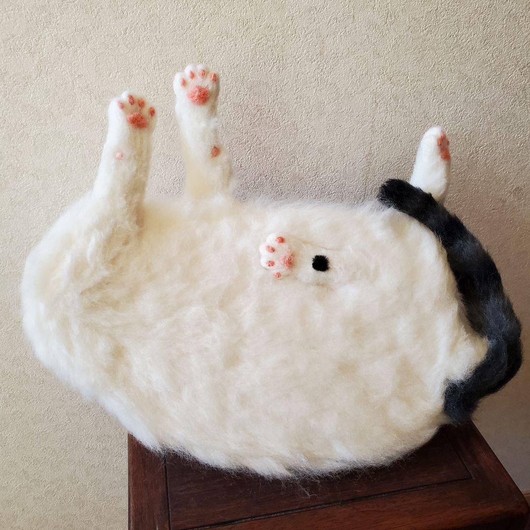 羊毛フェルト猫　 白トビキジ