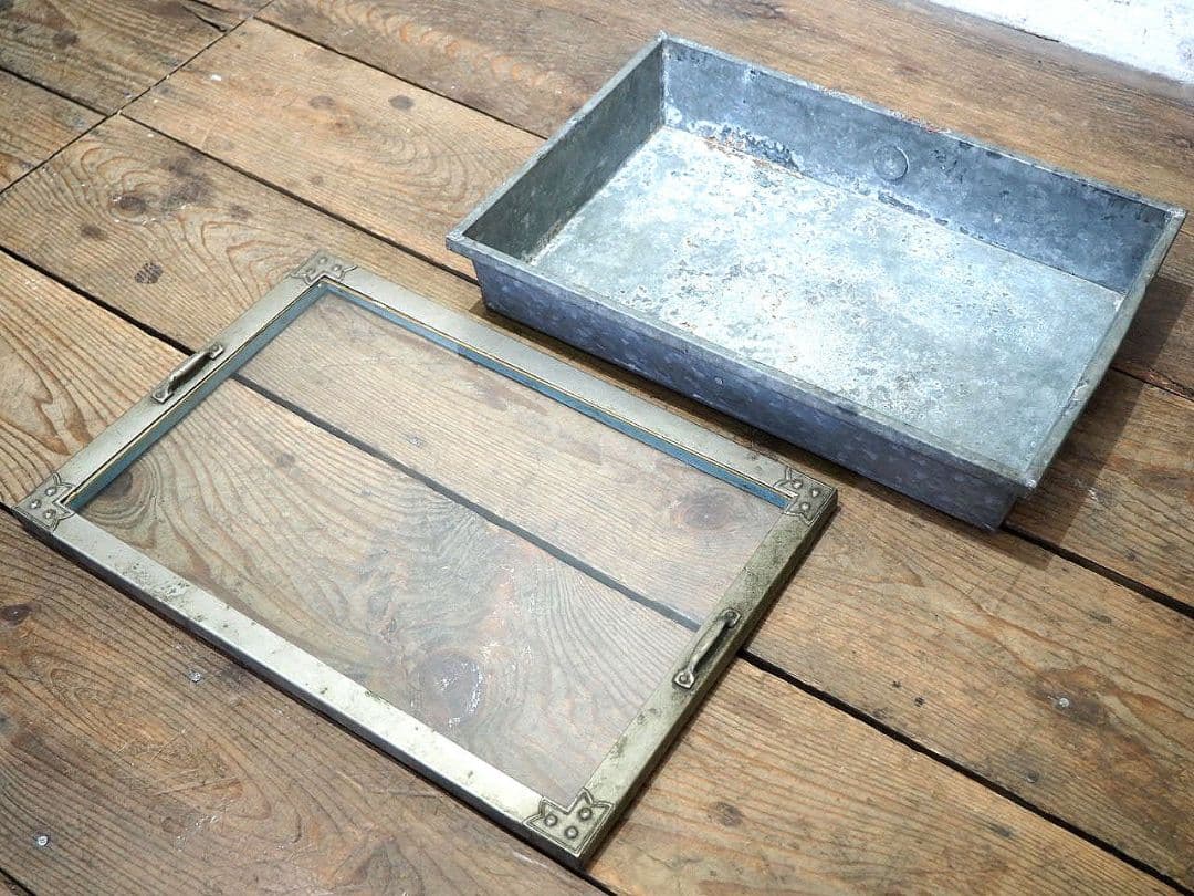 1366 昭和レトロなブリキのガラスケース　飾り棚　駄菓子屋　陳列棚　ビンテージ