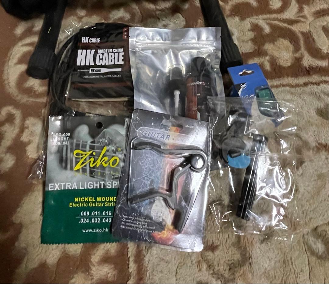 スクワイヤー　ストラトキャスター OLW