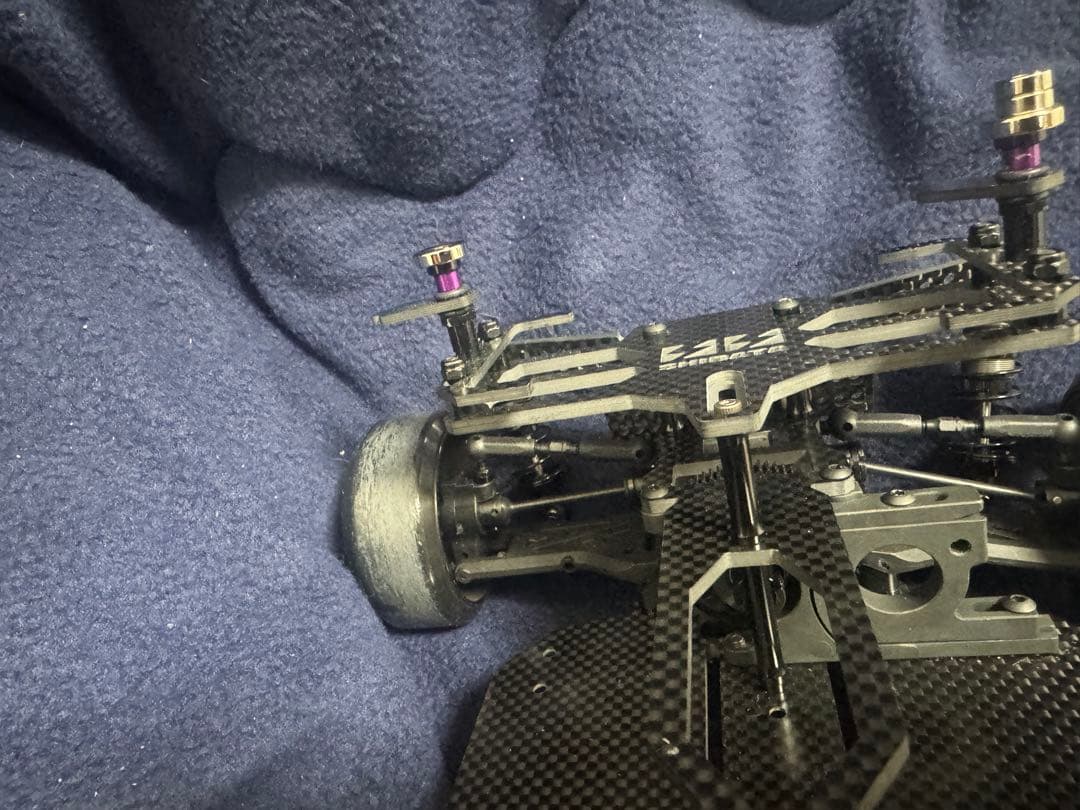 ミャクミャク品　ラジコン　シャーシ、サーボ付き