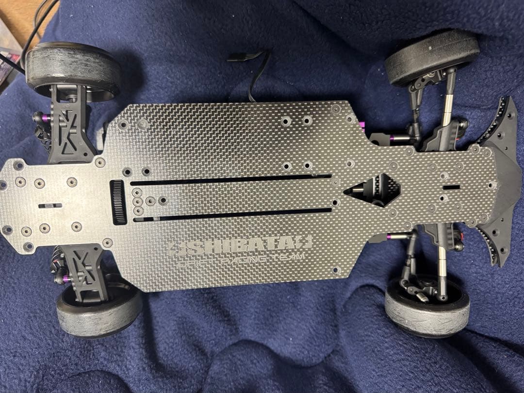 ミャクミャク品　ラジコン　シャーシ、サーボ付き