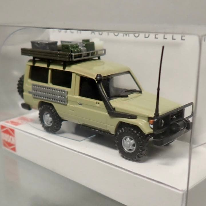 BUSCH トヨタ ランドクルーザー Crazy Cars 1/87ミニカー
