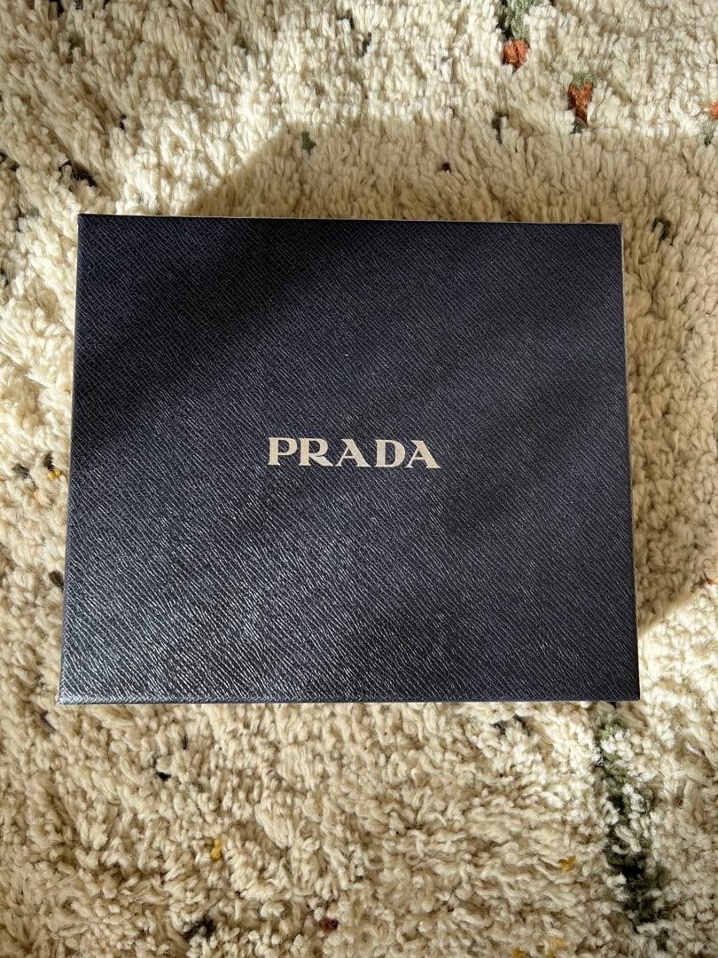 新品 PRADA トライアングル ロゴ ナイロン カチューシャ ヘッドバンド