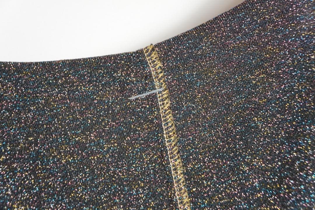 美品 24SS SHINYAKOZUKA タンクトップ ラメ 802P▲