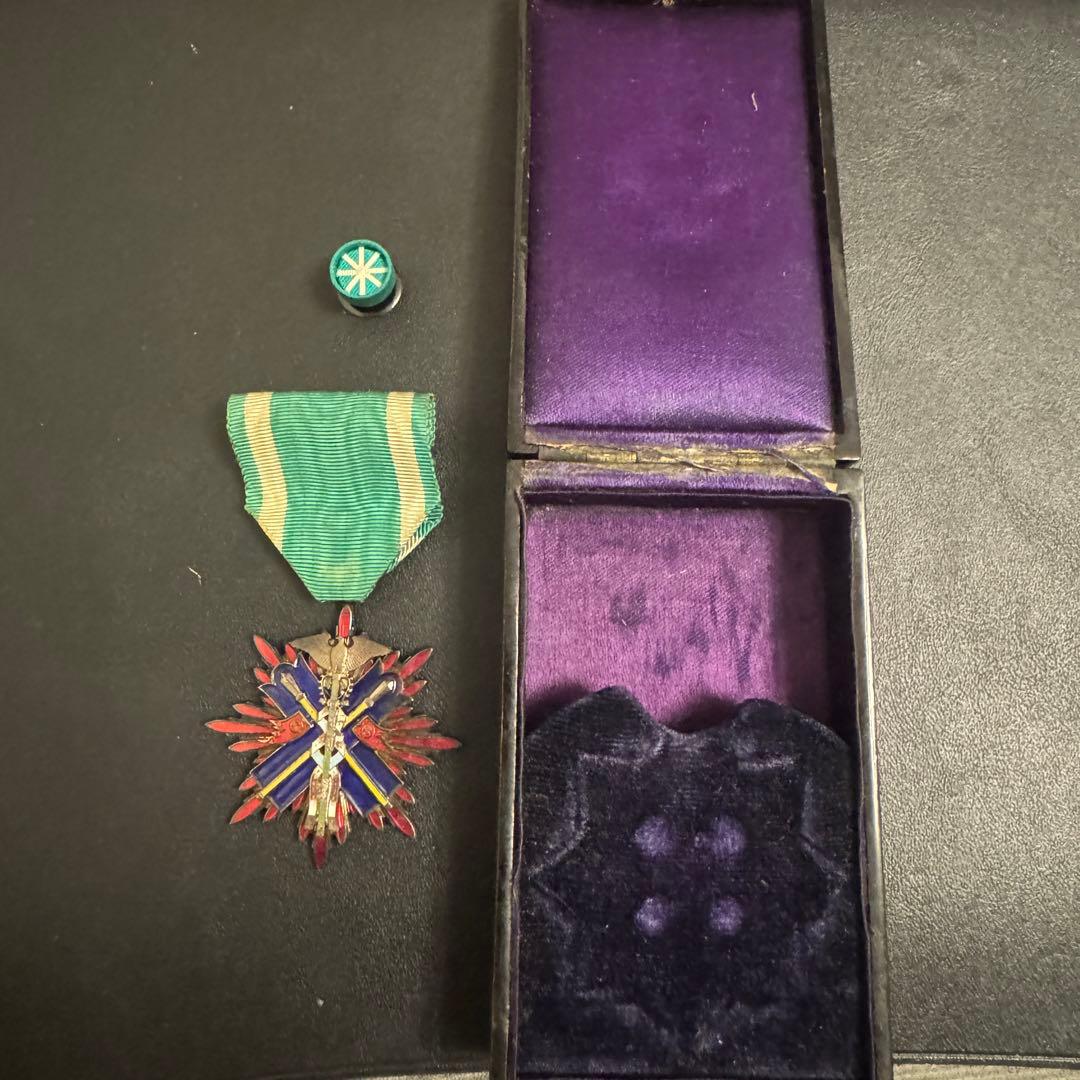 レタライセポ　　【希少】日本軍　功五級金鵄勲章　勲章