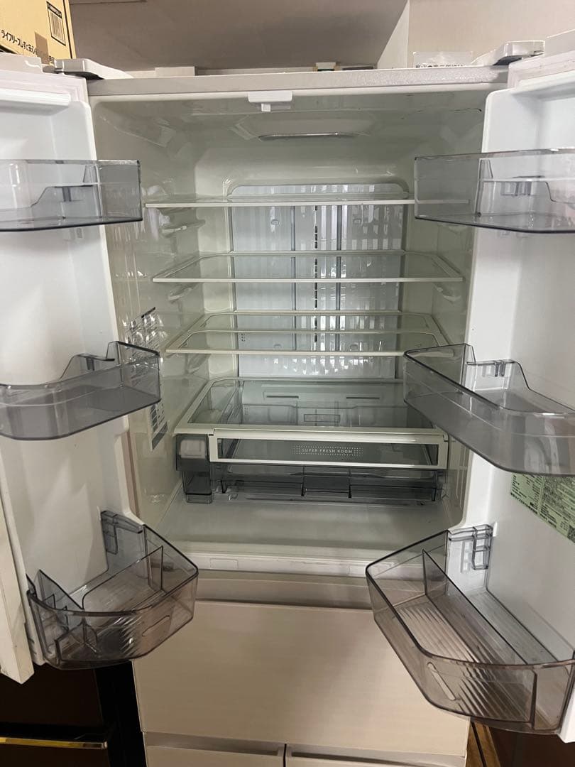 東芝 TOSHIBA 6枚扉冷蔵庫　ガラストップ