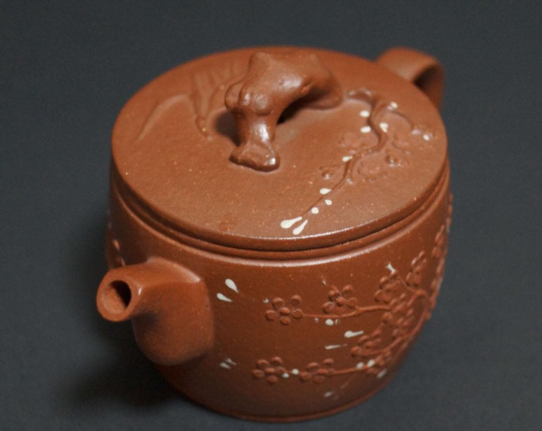 茶道具 中国宜興 紫砂細工彫り『松竹梅』 小ぶり急須 手造り紫砂壺 水滴在銘美品