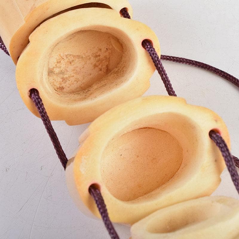 時代提げ物　獣骨彫刻　梟龍魚彫　印籠　薬入　緒締め玉　C　9204