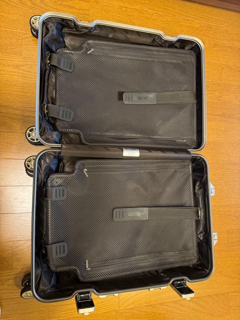 【美品】大人気リモワ30リットル　ゴールドキャリーケース