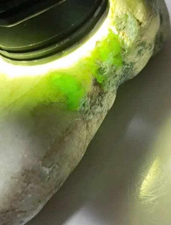 糸魚川翡翠　海石