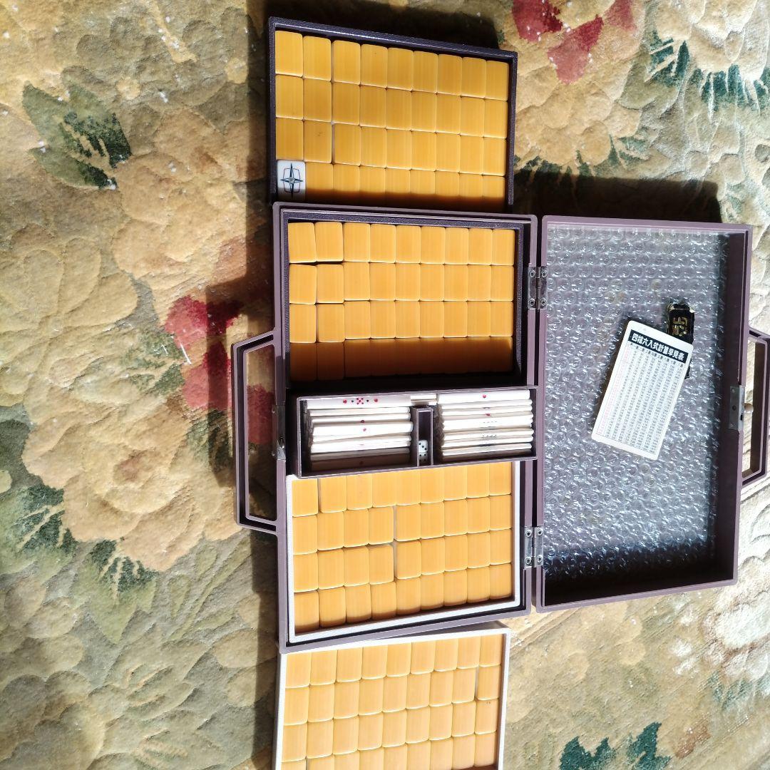 任天堂麻雀牌セット（白・黒・赤・黄色）