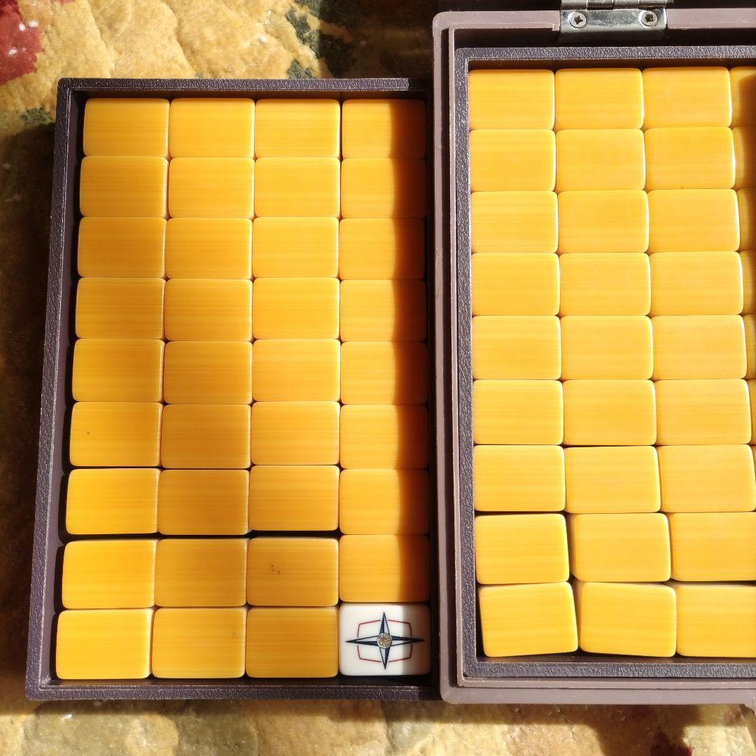 任天堂麻雀牌セット（白・黒・赤・黄色）