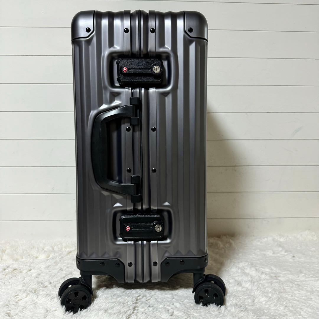 美品✨メルセデスベンツ　AMG スーツケース　4輪　アルミ　キャリーケース