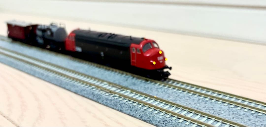 Nゲージ 北欧のミニ列車セット（DSBドッグノーズ機関車、タンク車、客車）