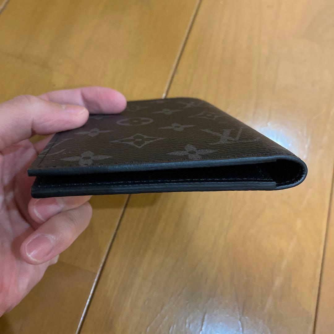 ルイヴィトン モノグラム エクリプス パスポートケース グレー