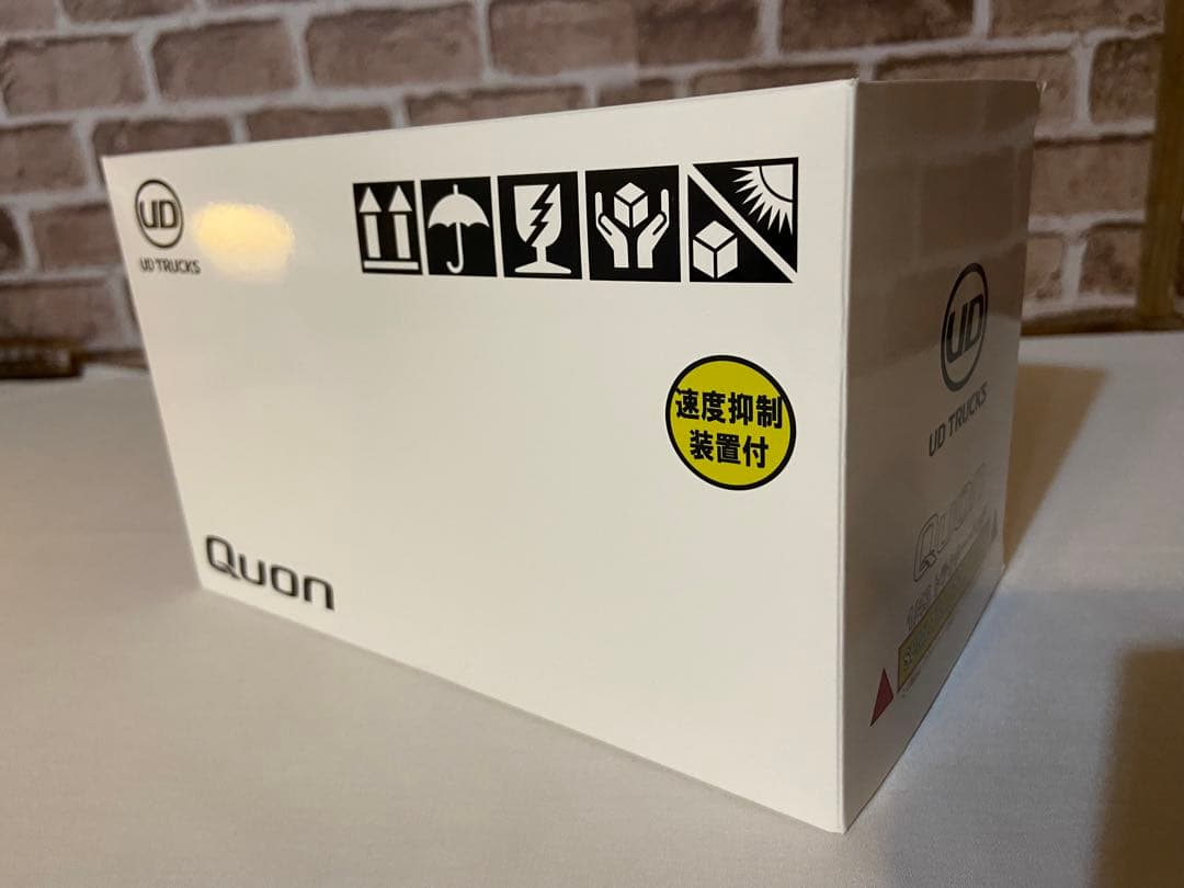 1/43 UDトラックス トラクターヘッド&セミトレーラーセット