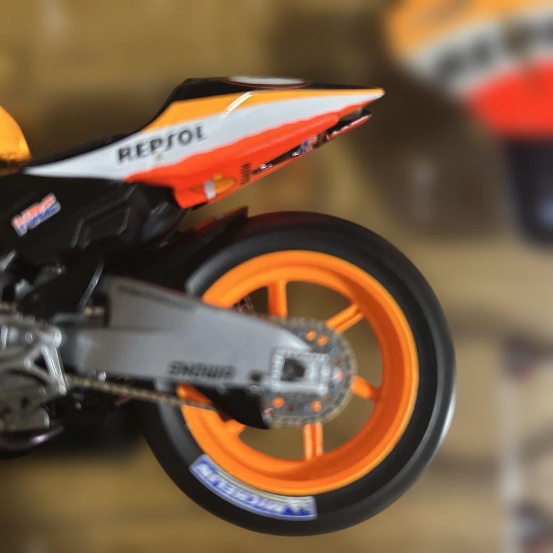 ミニチャンプス MINICHAMPS HONDA RC 211V