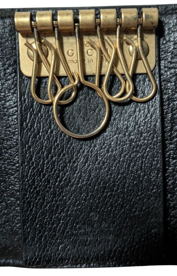 GUCCI アニマリエ ブラックレザー キーケース 蜂モチーフ