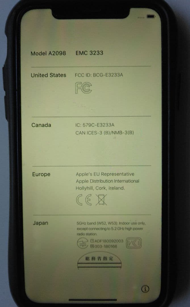 Apple iPhone Xs ホワイト ミッキーマウスケース付き
