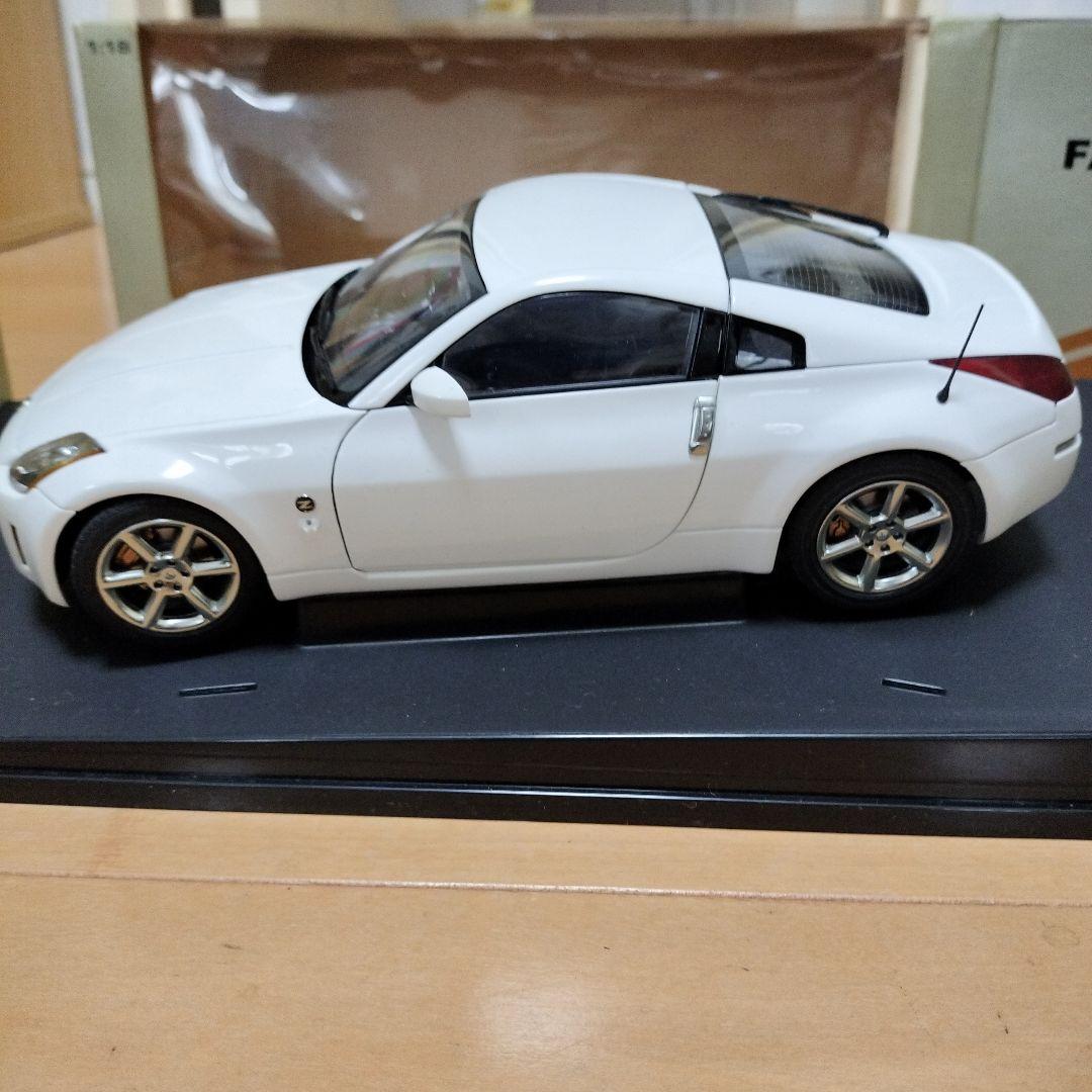 Nissan 350Z ホワイト 1/18スケール