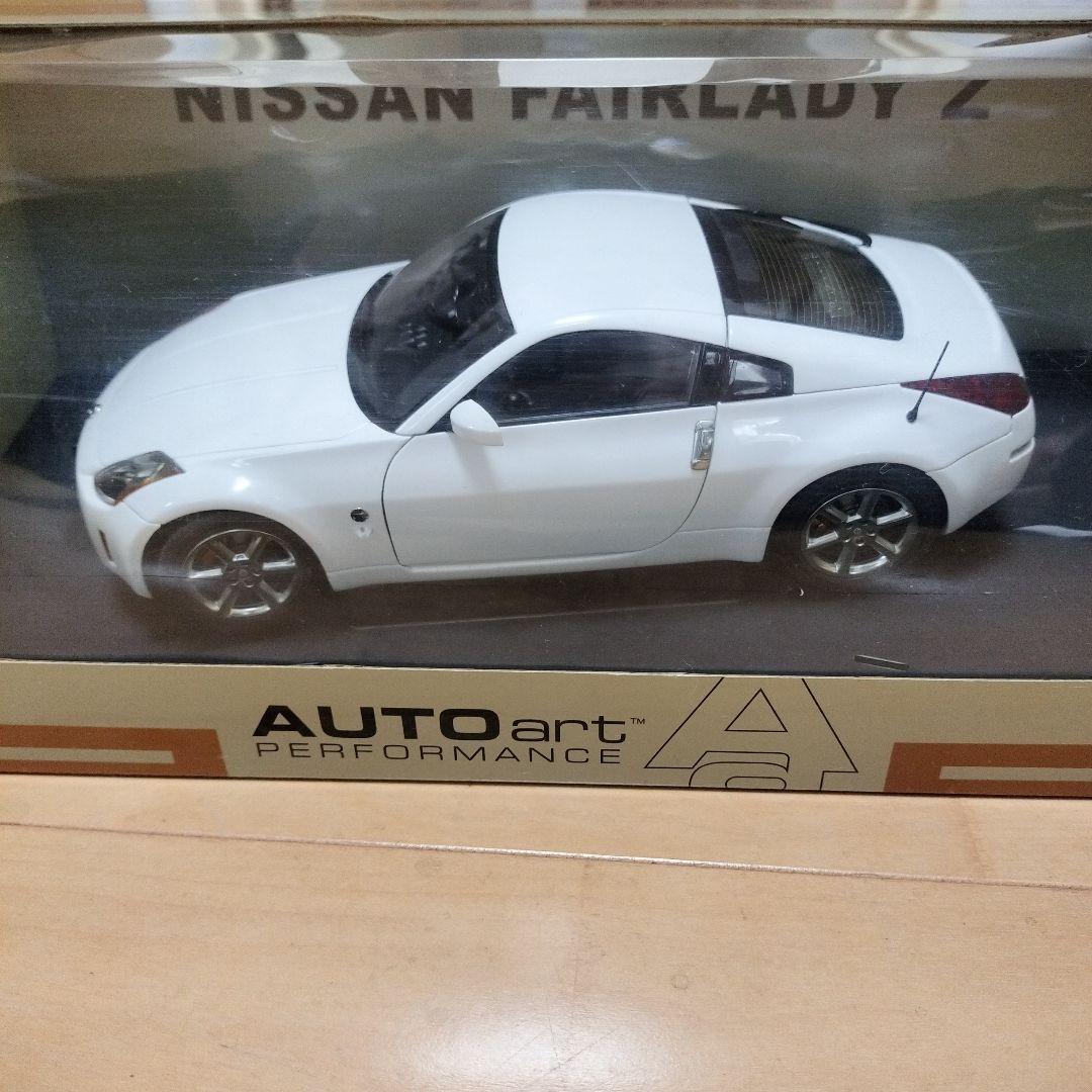 Nissan 350Z ホワイト 1/18スケール