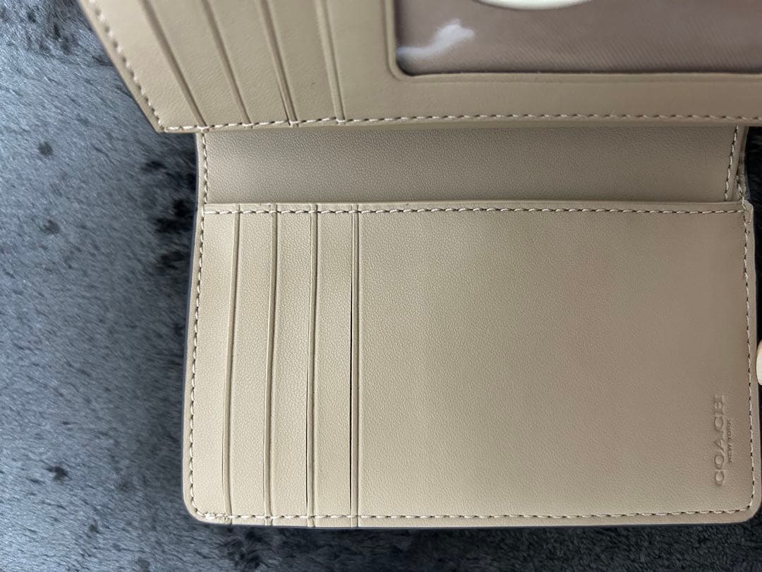 【即日発送・新品未使用】COACH 二つ折り財布 ベージュ