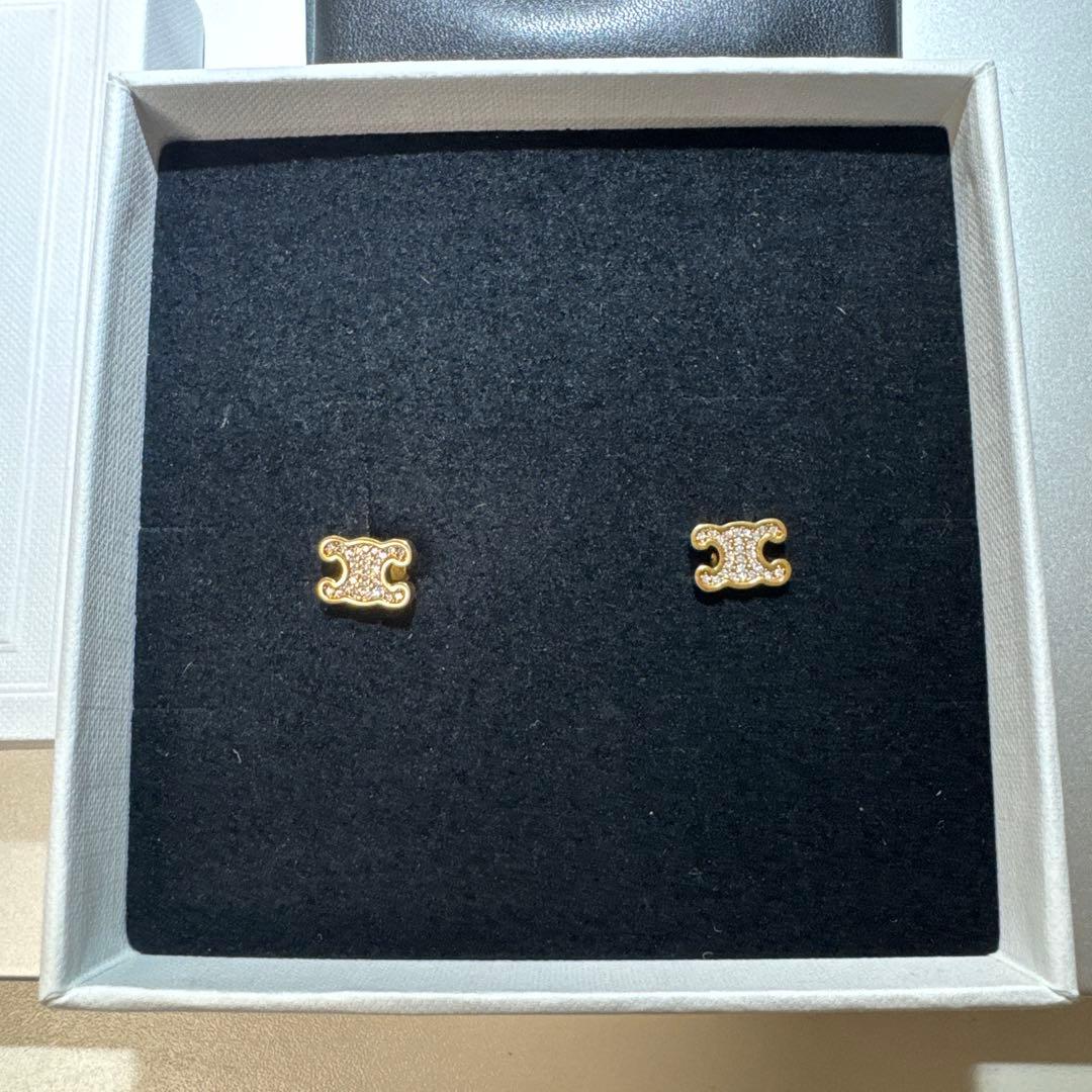 CELINEトリオンフ スタッドピアス