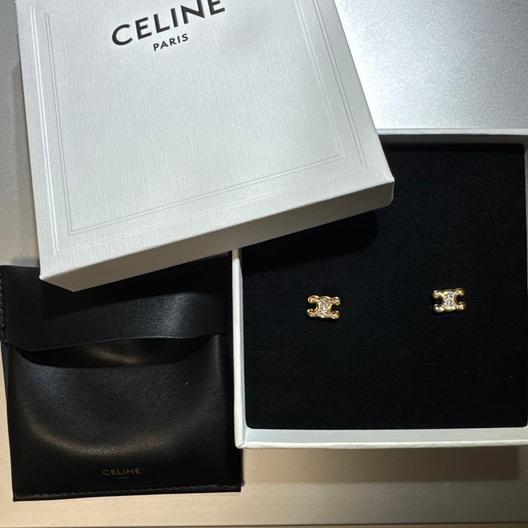 CELINEトリオンフ スタッドピアス